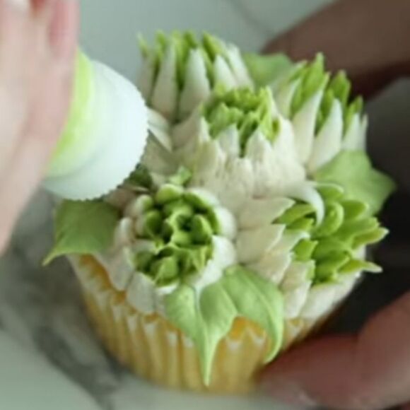 Wilton Easy Blooms Tip Set, 4-Piece Flower Tips - Picture 3 of 8